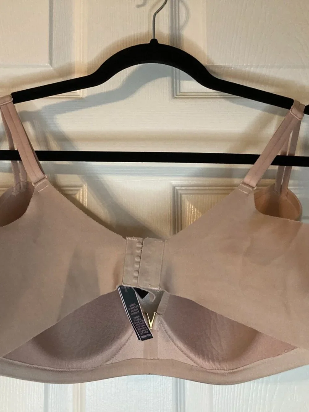 Victoria's Secret Beige V-Hardware Wireless Plunge Bra - Size 38DD
